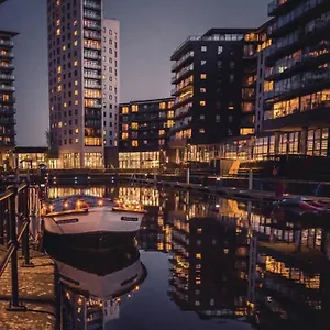 Deluxe Apt, Riverside Canal View&free Parking Apartment Leeds (West Yorkshire)