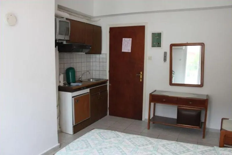 Ballas Apartments Agia Efimia
