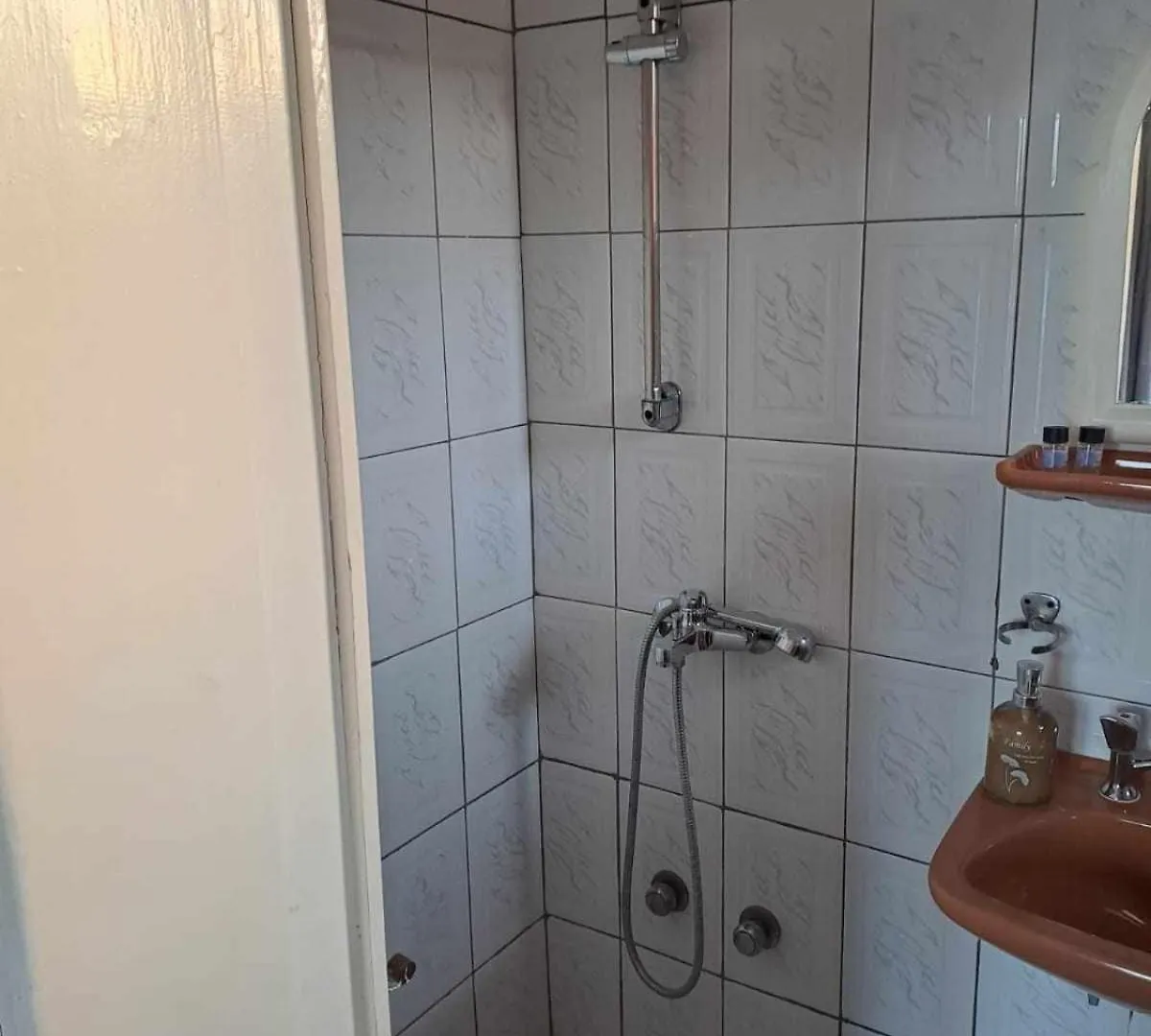 Ballas Apartments Agia Efimia