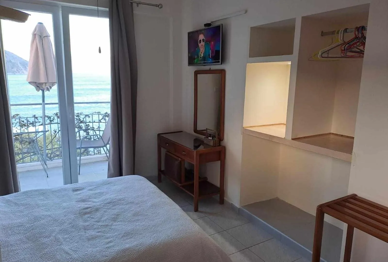Ballas Apartments Agia Efimia