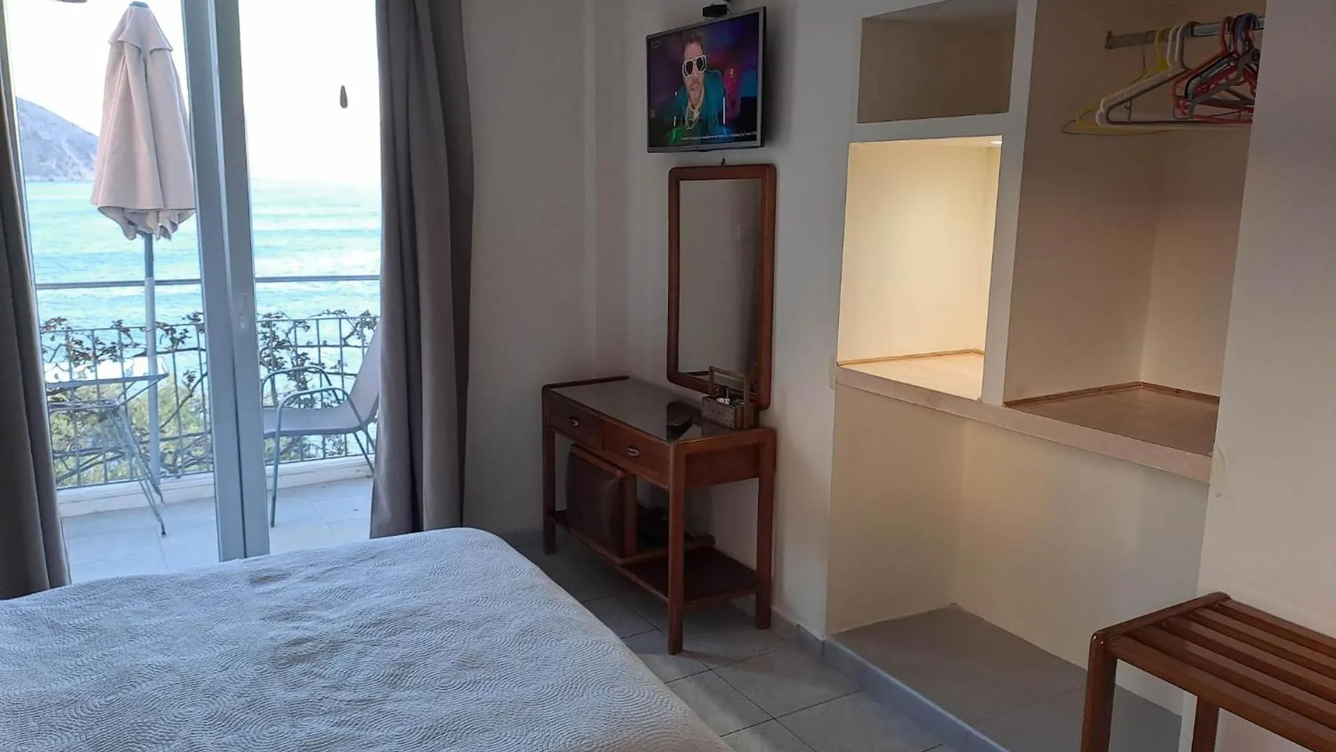 Ballas Apartments Agia Efimia